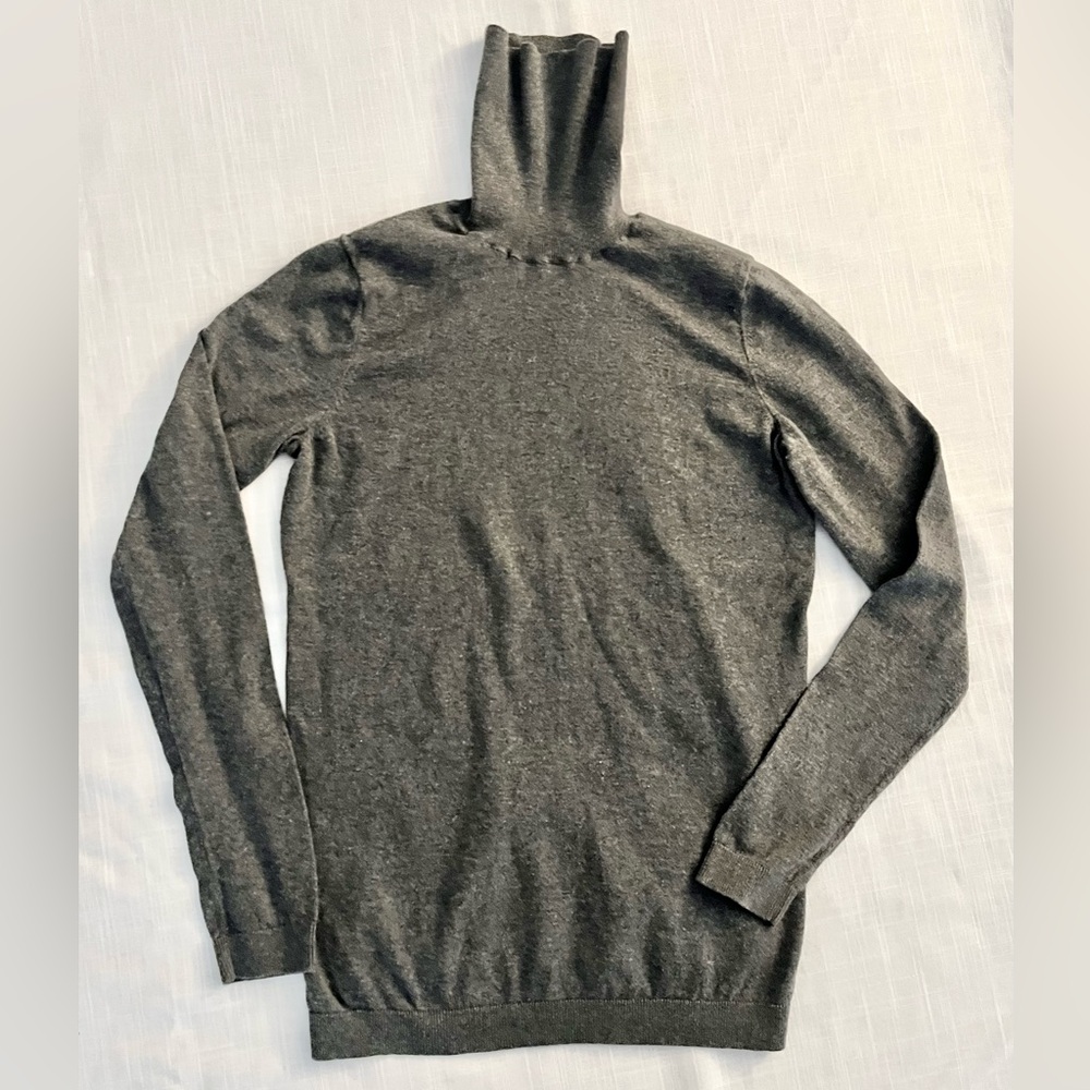 Woman’s Gray GAP Lightweight Sweater